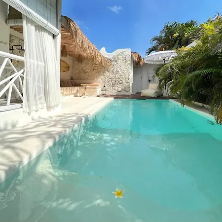 Private Villa With Pool Near Pererenan Beach